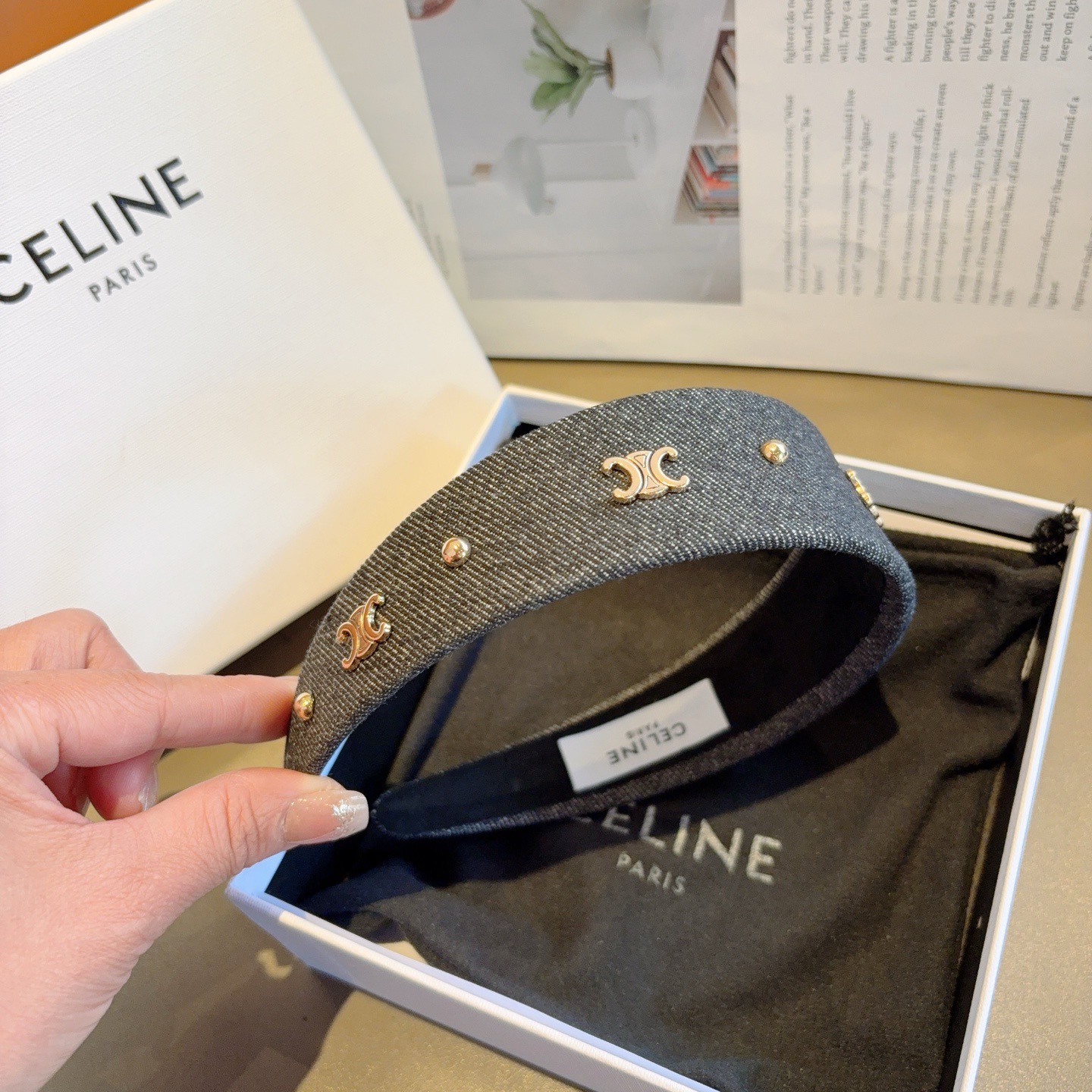 配包装CELINE（赛琳）官方经典新款牛仔布发箍，女神必备头箍，非常舒时尚百搭，舒适潮流款！
