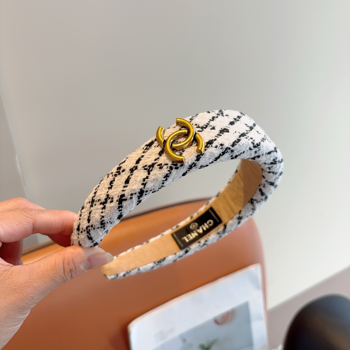 配包装CHANEL（香奈儿）最新款小香发箍，复古头箍，网红爆款推荐 搭配高端材质，超精致，时尚百搭。