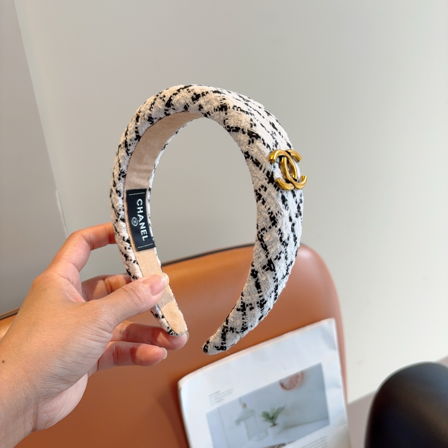 配包装CHANEL（香奈儿）最新款小香发箍，复古头箍，网红爆款推荐 搭配高端材质，超精致，时尚百搭。