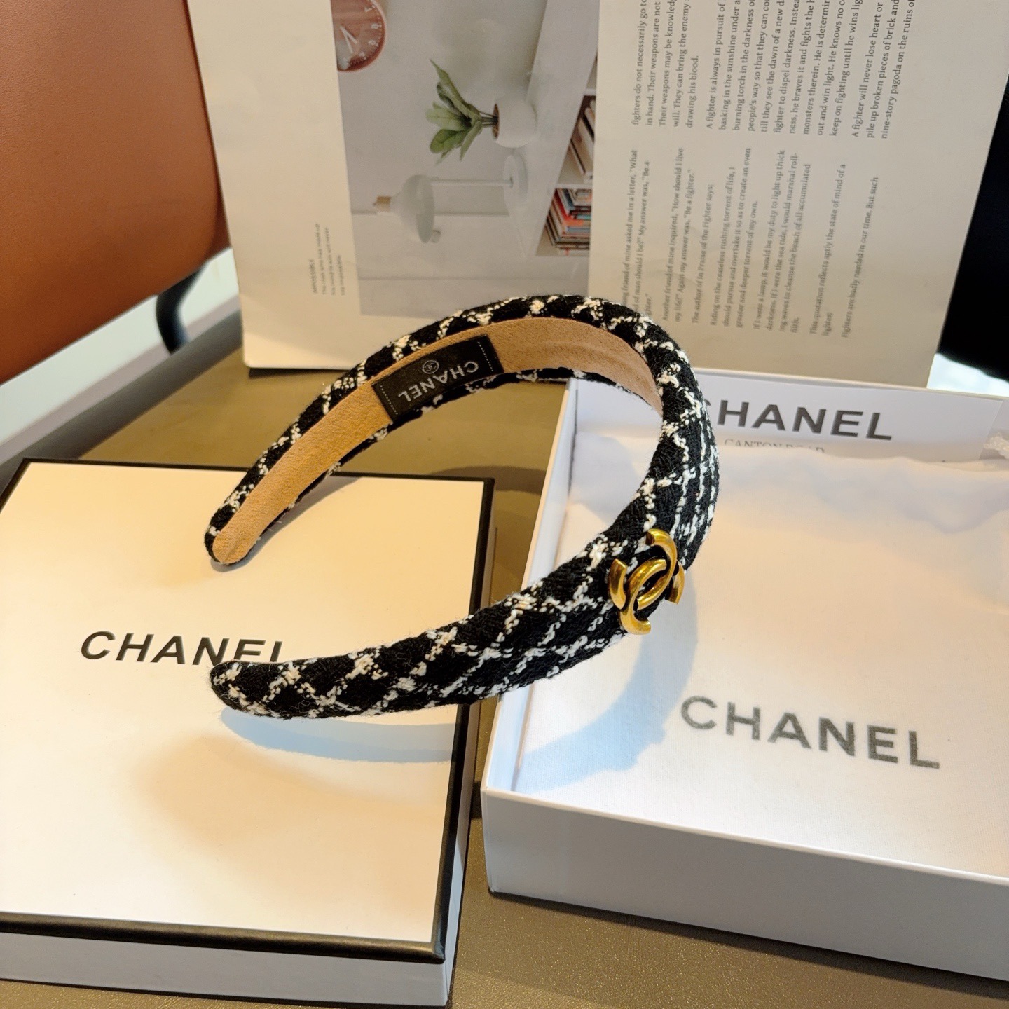 配包装CHANEL（香奈儿）最新款小香发箍，复古头箍，网红爆款推荐 搭配高端材质，超精致，时尚百搭。