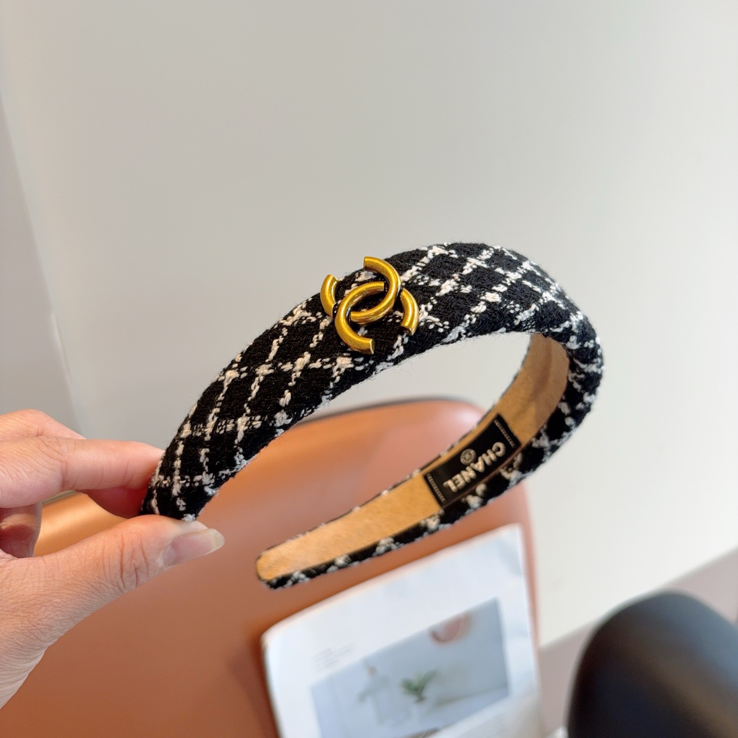 配包装CHANEL（香奈儿）最新款小香发箍，复古头箍，网红爆款推荐 搭配高端材质，超精致，时尚百搭。