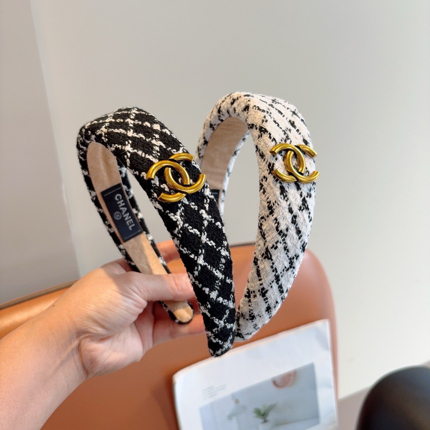 配包装CHANEL（香奈儿）最新款小香发箍，复古头箍，网红爆款推荐 搭配高端材质，超精致，时尚百搭。