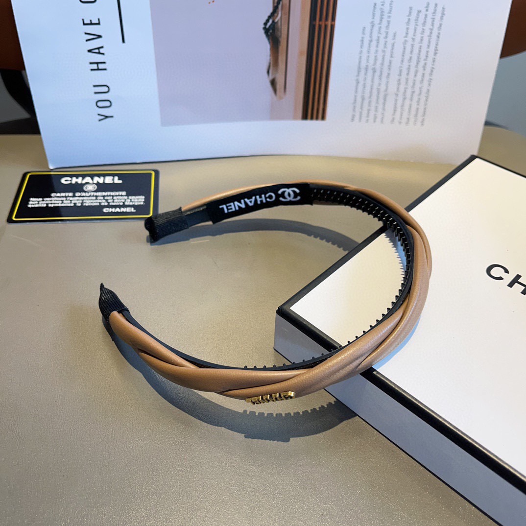 配包装CHANEL（香奈儿）最新款小香羊皮发箍，复古头箍，网红爆款推荐 搭配高端材质，超精致，时尚百搭。