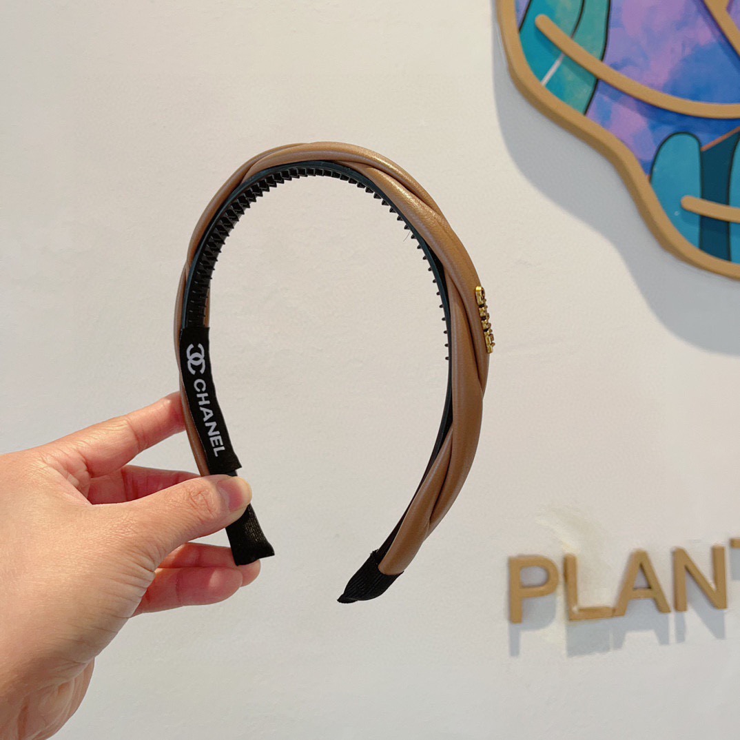配包装CHANEL（香奈儿）最新款小香羊皮发箍，复古头箍，网红爆款推荐 搭配高端材质，超精致，时尚百搭。