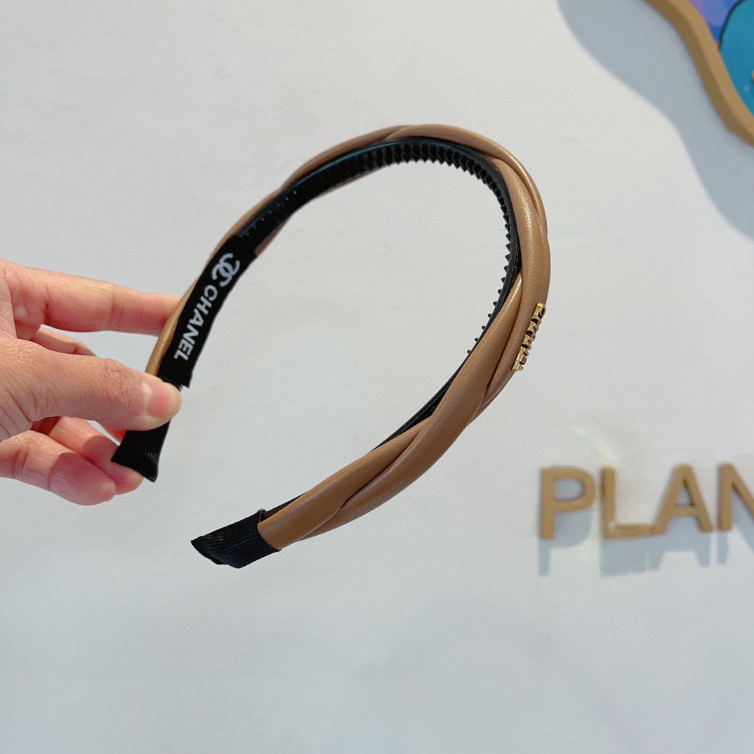 配包装CHANEL（香奈儿）最新款小香羊皮发箍，复古头箍，网红爆款推荐 搭配高端材质，超精致，时尚百搭。