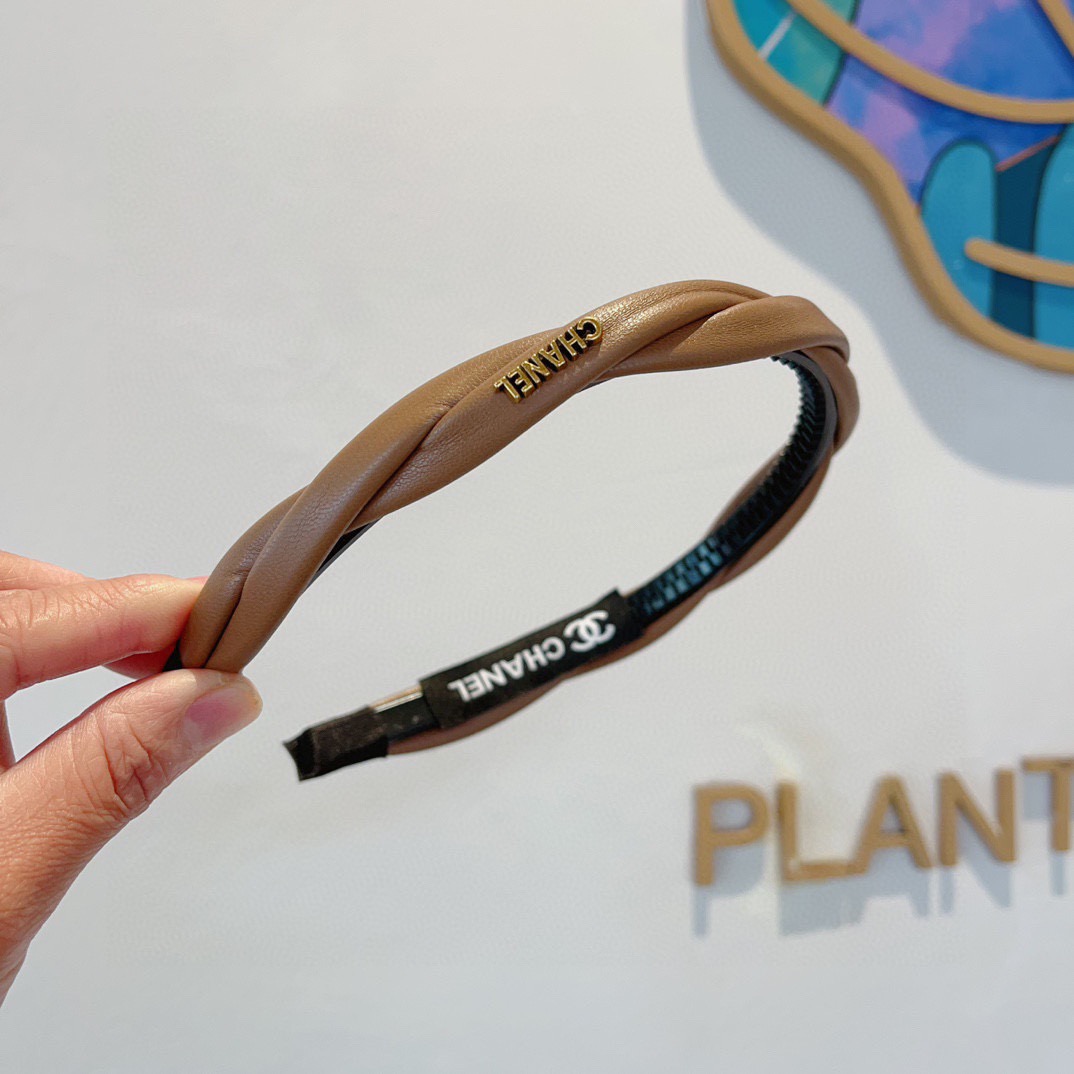 配包装CHANEL（香奈儿）最新款小香羊皮发箍，复古头箍，网红爆款推荐 搭配高端材质，超精致，时尚百搭。