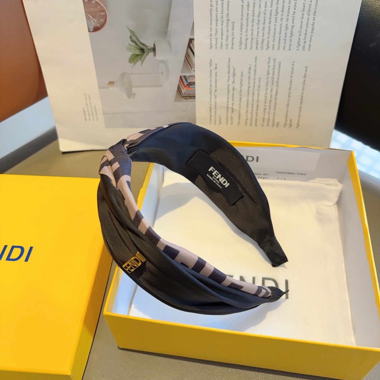 配包装FENDI 芬迪 火爆新款双F发箍，宽版原单头箍， 简约百搭，潮女必备品，超级的高大上！