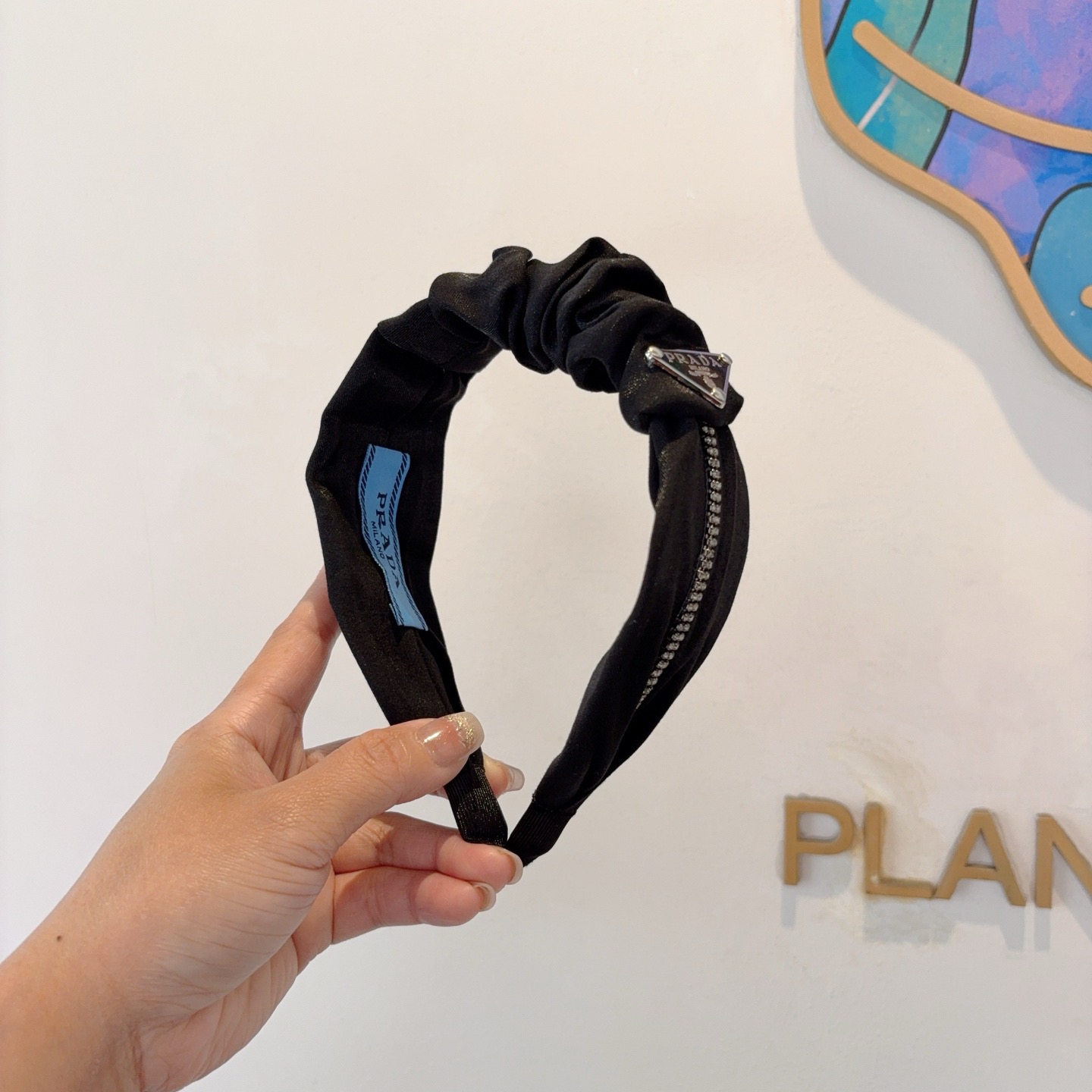 配包装PRADA （普拉达） 新款褶皱发箍。气质女神必备单品。非常百搭，时尚潮流