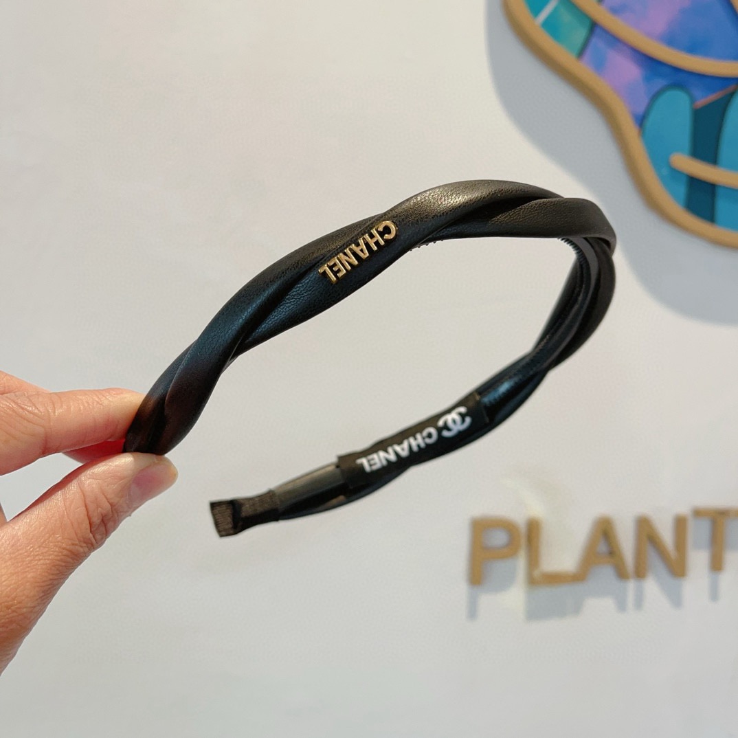 配包装CHANEL（香奈儿）最新款小香羊皮发箍，复古头箍，网红爆款推荐 搭配高端材质，超精致，时尚百搭。