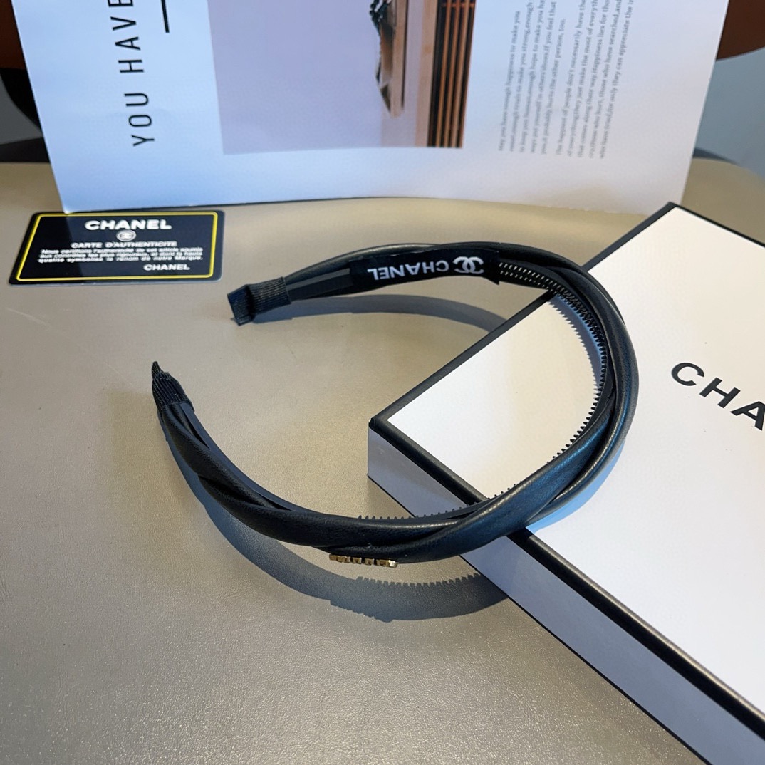 配包装CHANEL（香奈儿）最新款小香羊皮发箍，复古头箍，网红爆款推荐 搭配高端材质，超精致，时尚百搭。