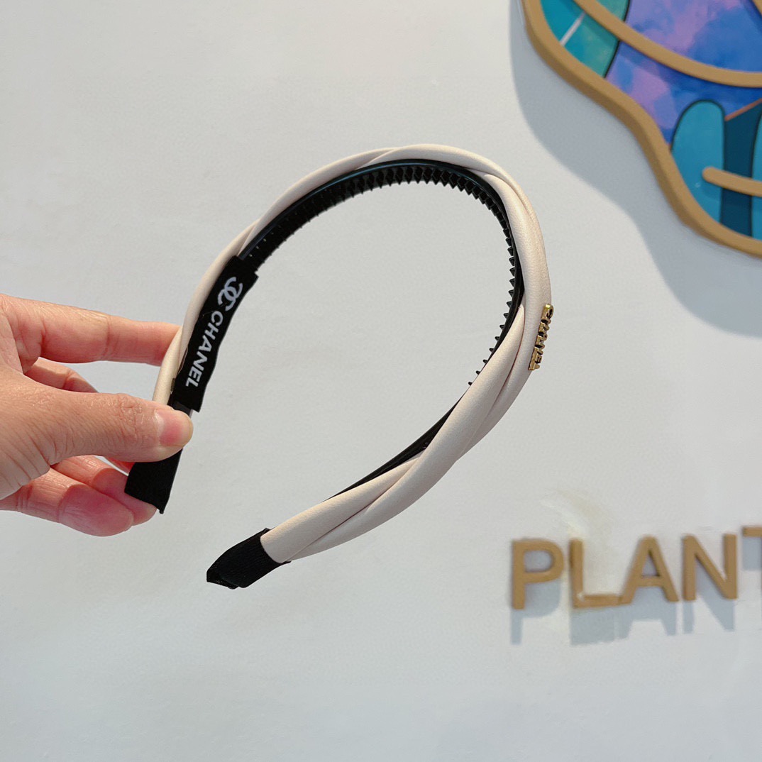 配包装CHANEL（香奈儿）最新款小香羊皮发箍，复古头箍，网红爆款推荐 搭配高端材质，超精致，时尚百搭。