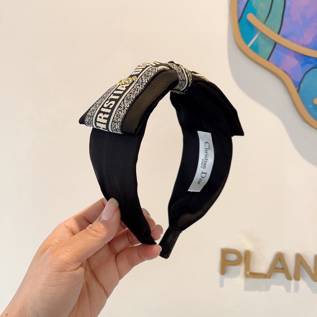 NO:881389,Comes with packaging Dior (Dior) hot new bow headband, original goods from the counter, let your charm bloom. Fresh and ladylike style makes fashion easier. Hairpins, hairpins, dior, dior, hairpins19860909配包装 Dior（迪奥） 火爆新款蝴蝶结发箍,专柜原单货,让你的魅力绽放 清新淑女范让时尚更简单.发夹,发夹,dior,dior,hairpins,accessory