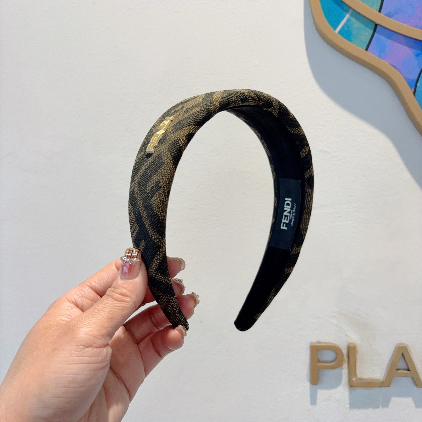 NO:881386,Comes with packaging FENDI Fendi's hot new headband, retro headband, simple and versatile, a must-have for fashionable women, super classy!  hairpins,hairpins,fendi,fendi,hairpins19860909配包装 FENDI 芬迪 火爆新款发箍,复古头箍,简约百搭,潮女必备品,超级的高大上！发夹,发夹,fendi,fendi,hairpins,accessory