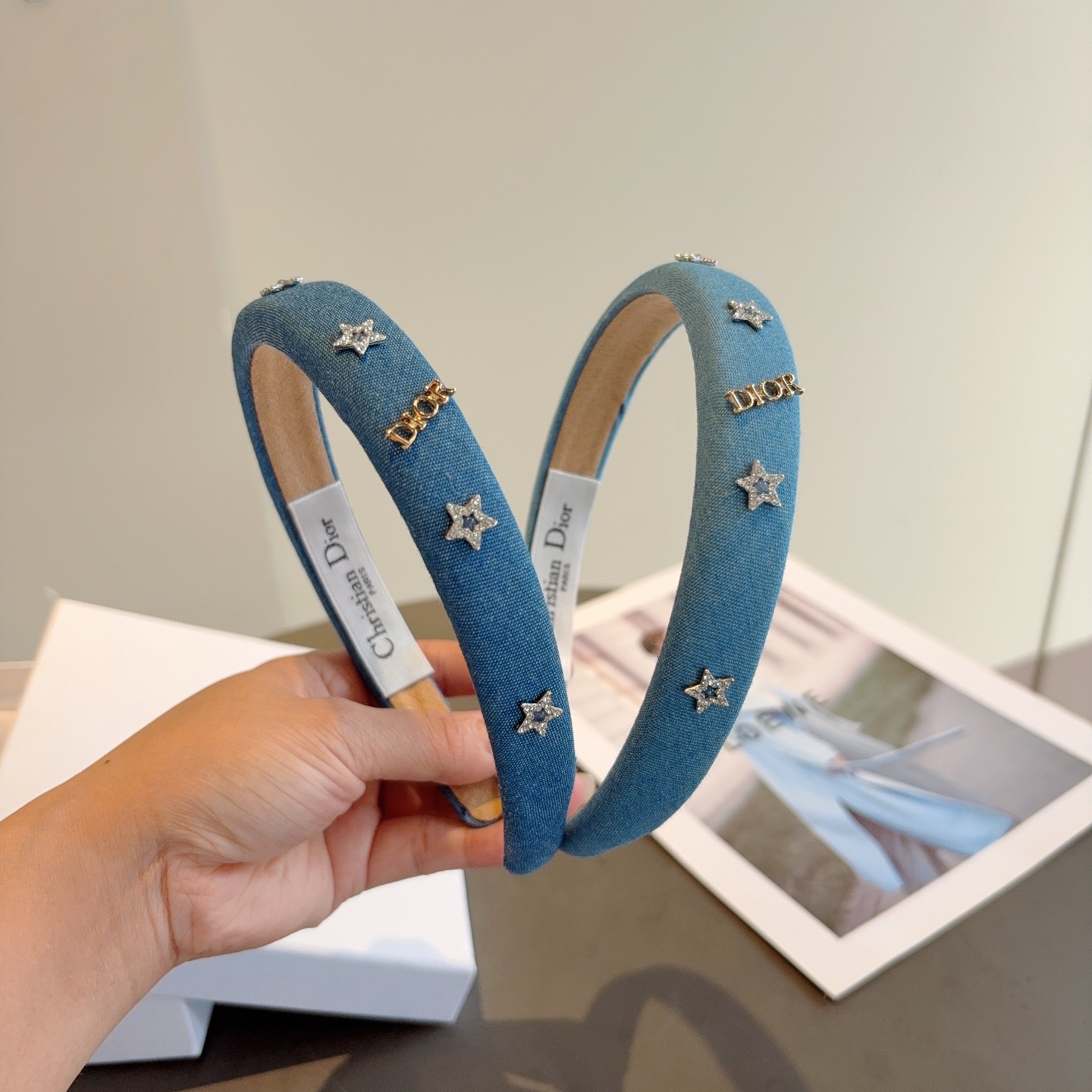 NO:881307,Comes with packaging Dior (Dior) new denim headband, original goods from the counter, let your charm bloom. Fresh and ladylike style makes fashion simpler. Hairpins, hairpins, dior, dior, hairpins19860909配包装 Dior（迪奥）新款牛仔布发箍,专柜原单货,让你的魅力绽放 清新淑女范让时尚更简单.发夹,发夹,dior,dior,hairpins,accessory