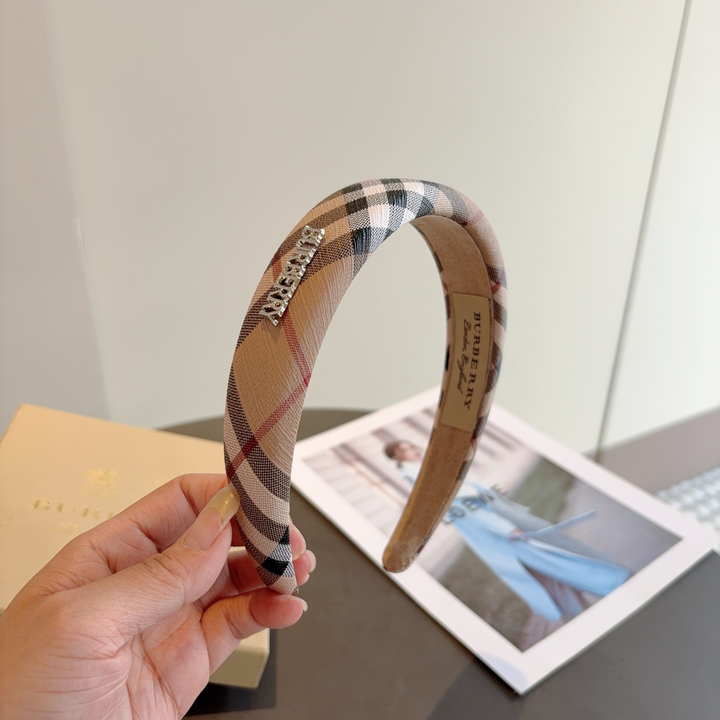 NO:770172,Comes with packaging BURBERRY classic new PU leather headband, customer-supplied fabrics, all details are shot real!  Very attractive and versatile, suitable for various occasions!  hairpins,hairpins,burberry,burberry,hairpins19860909配包装 巴宝莉BURBERRY 经典新款pu皮质发箍,客供面料 细节全部实拍！非常耐看又百搭、适合各种场合搭配！发夹,发夹,burberry,burberry,hairpins,accessory