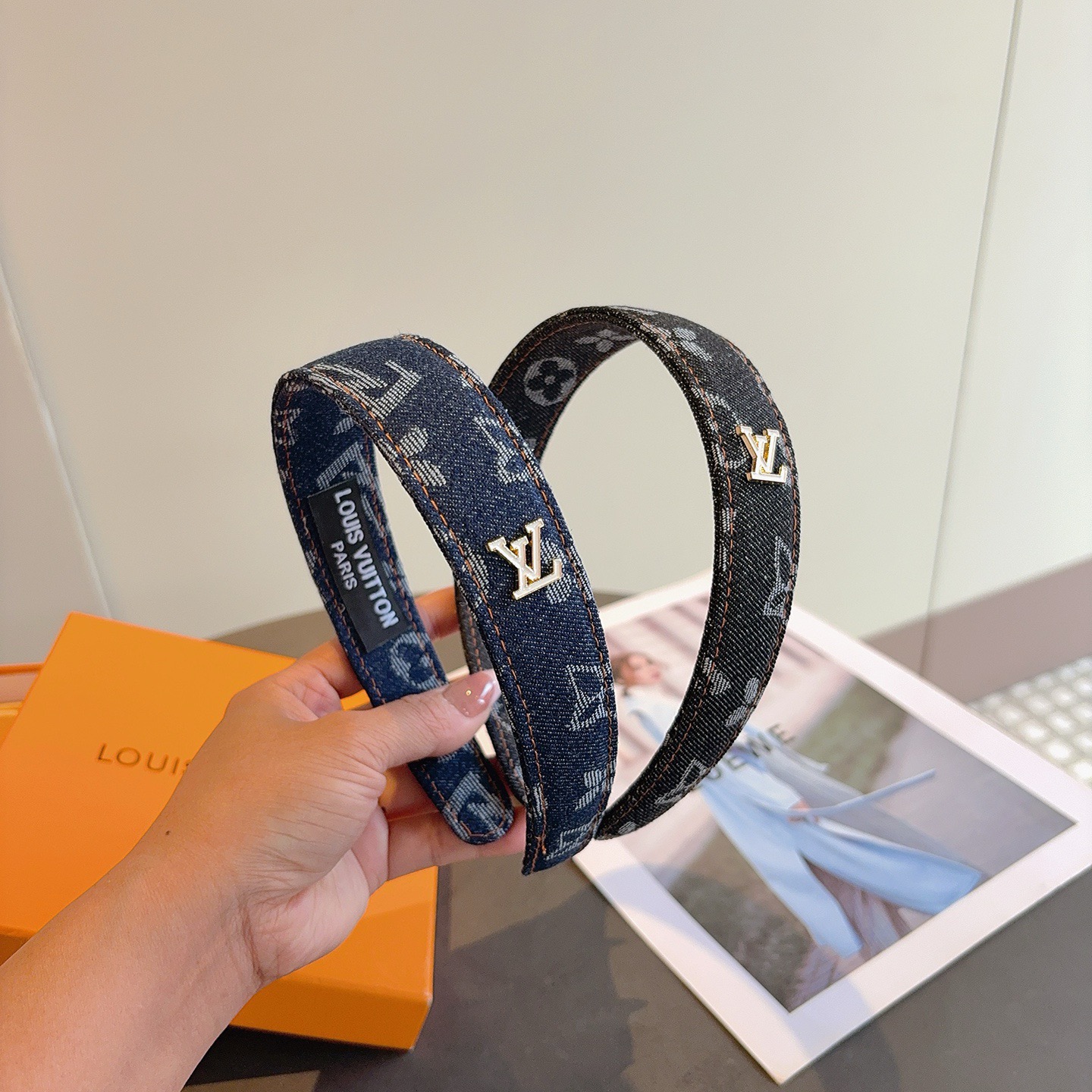 NO:770149,Comes with packaging of LV Louis Vuitton's new denim headbands, fashionable headbands, the latest arrivals at the counter, fashionable and versatile, a must-have for goddesses!  hairpins,hairpins,louis vuitton,louis vuitton,hairpins19860909配包装 LV 路易威登 新款牛仔布发箍,时尚头箍,专柜最新款来袭时尚百搭,女神必入 ！发夹,发夹,louis vuitton,louis vuitton,hairpins,accessory
