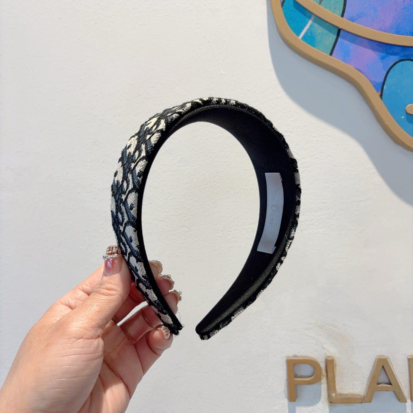 NO:770198,Comes with packaging Dior (Dior) high version new classic letter wide version headband, counter quality let your charm bloom, fresh lady style makes fashion simpler. Hairpins, hairpins, dior, dior, hairpins19860909配包装 Dior（迪奥） 高版本新款经典字母宽版发箍,专柜品质 让你的魅力绽放 清新淑女范让时尚更简单.发夹,发夹,dior,dior,hairpins,accessory