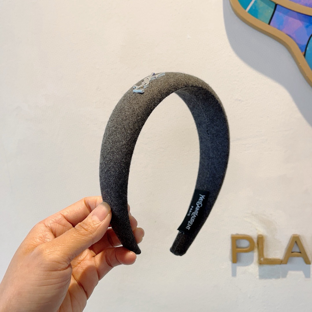 NO:770234,Comes with packaging Yves Saint Laurent's new Korean sponge headband, the original single headband is simple and versatile, a must-have for fashionable women, super classy!  hairpins,hairpins,saint laurent,hairpins19860909配包装 圣罗兰 新款韩国海绵发箍,原单头箍简约百搭,潮女必备品,超级的高大上！发夹,发夹,saint laurent,hairpins,accessory