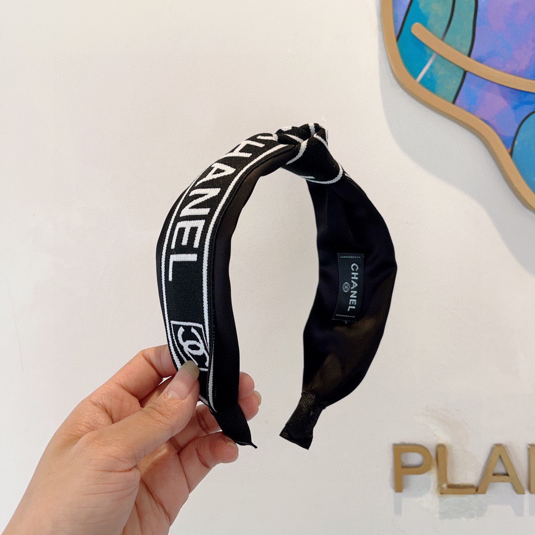 NO:770243,Comes with packaging CHANEL (Chanel) latest small fragrant headband, fragrant grandma headband, retro headband, recommended by Internet celebrities. Super exquisite, fashionable and versatile!  hairpins,hairpins,chanel,chanel,hairpins19860909配包装 CHANEL（香奈儿）最新款小香发箍,香奶奶头箍,复古头箍,网红爆款推荐 超精致,时尚百搭！发夹,发夹,chanel,chanel,hairpins,accessory