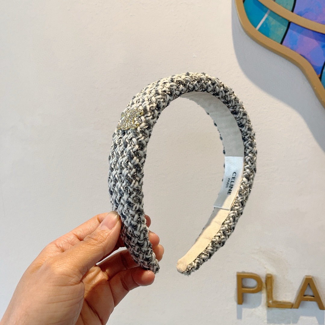 NO:770215,Comes with packaging CELINE (Celine) official classic new threaded pleated headband, a must-have headband for goddesses, very comfortable, fashionable and versatile, comfortable and trendy!  hairpins,hairpins,celine,celine,hairpins19860909配包装 CELINE（赛琳）官方经典新款螺纹褶皱发箍,女神必备头箍,非常舒时尚百搭,舒适潮流款！发夹,发夹,celine,celine,hairpins,accessory