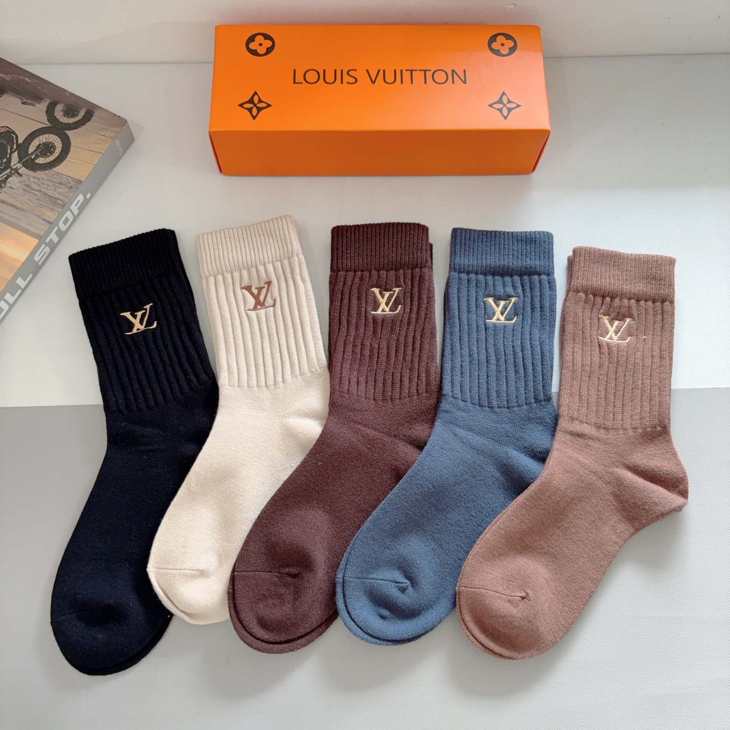 NO:766061,Comes with packaging [5 pairs in a box] LV (Louis Vuitton) high version cashmere embroidered stockings, a must-have fashion counter for purchasing stockings for fashionistas, great for matching socks, stockings, socks, louis vuitton, louis vuitton, socks19860909配包装【一盒5双】 LV（路易威登）高版本羊绒刺绣长筒袜子潮人必不可少的时尚专柜代购长筒袜子 ,超好搭配袜子,丝袜,袜子,louis vuitton,louis vuitton,socks,accessory