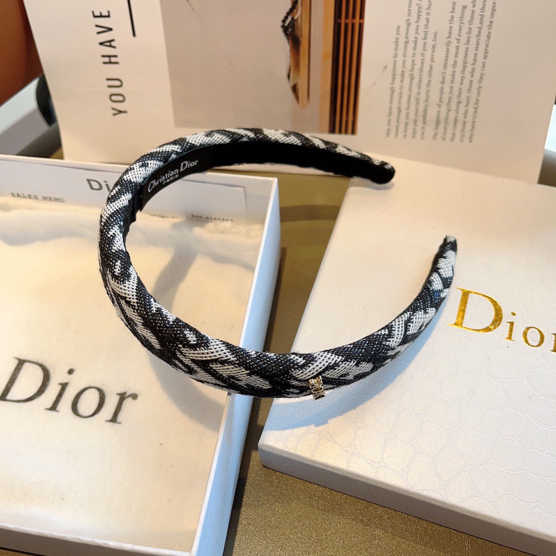 配包装 Dior（迪奥） 火爆新款D字母窄版发箍,专柜品质头箍  让你的魅力绽放 清新淑女范让时尚更简单。