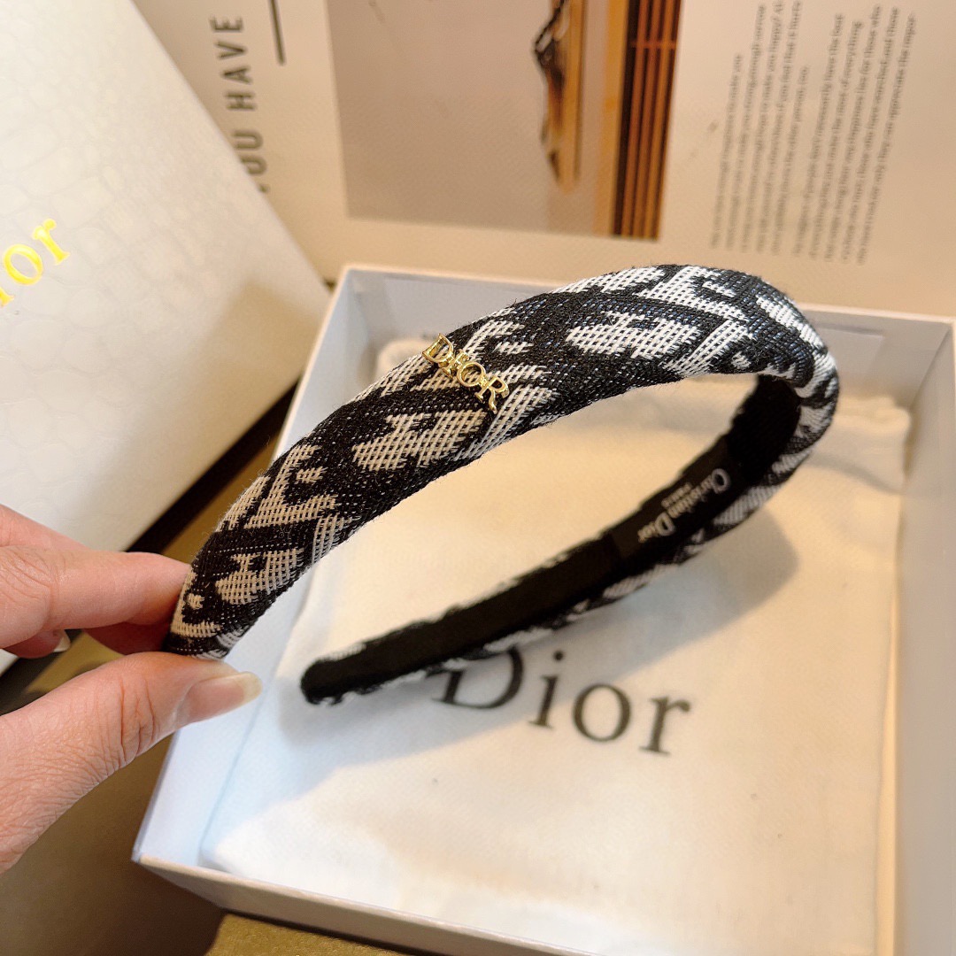 配包装 Dior（迪奥） 火爆新款D字母窄版发箍,专柜品质头箍  让你的魅力绽放 清新淑女范让时尚更简单。