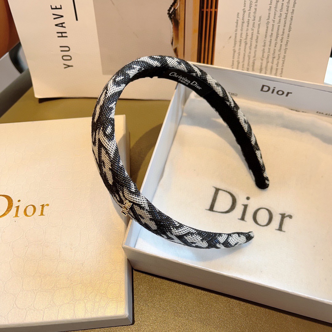 配包装 Dior（迪奥） 火爆新款D字母窄版发箍,专柜品质头箍  让你的魅力绽放 清新淑女范让时尚更简单。