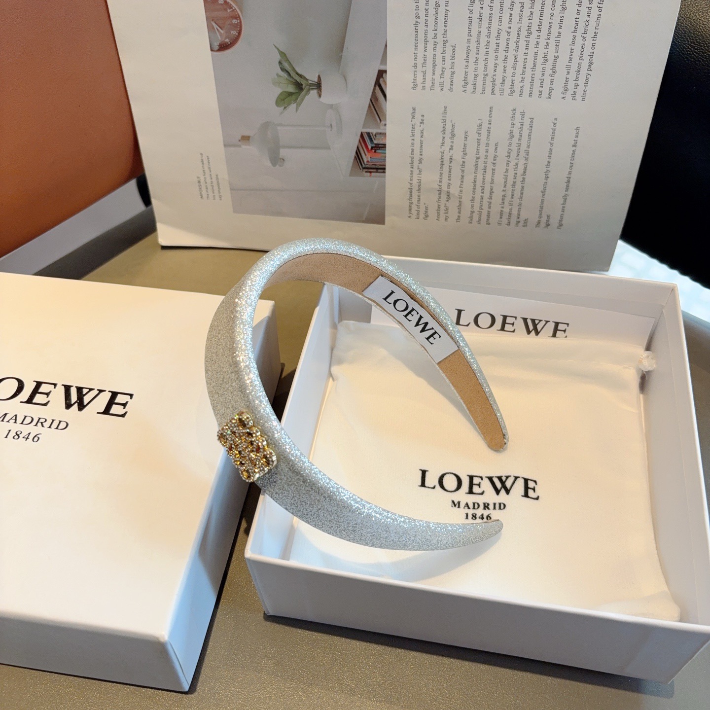 配包装 LOEWE（罗意威）新款海绵发箍💕特供面料头箍、尖端网红最新款来袭 ！ 让你的魅力绽放 清新淑女范让时尚更简单！