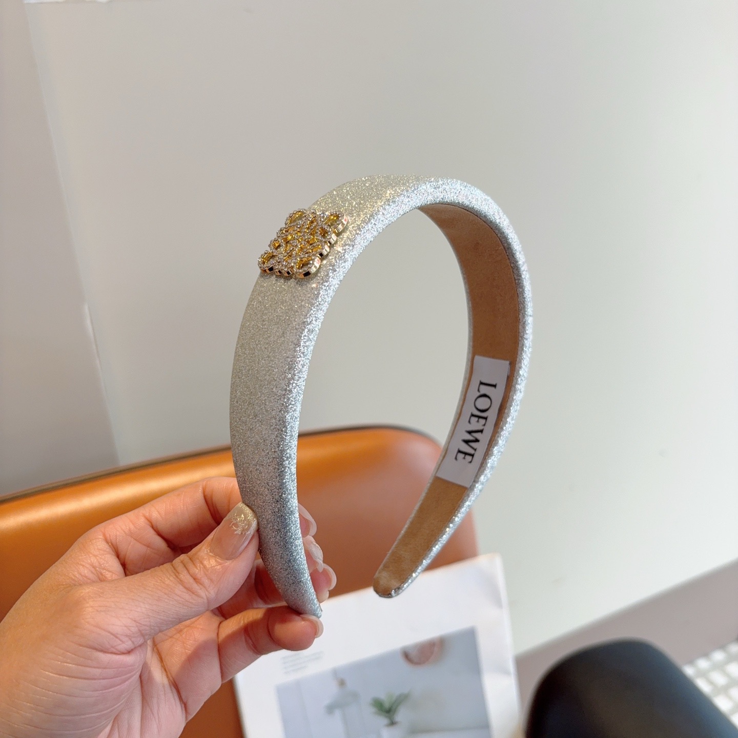 配包装 LOEWE（罗意威）新款海绵发箍💕特供面料头箍、尖端网红最新款来袭 ！ 让你的魅力绽放 清新淑女范让时尚更简单！