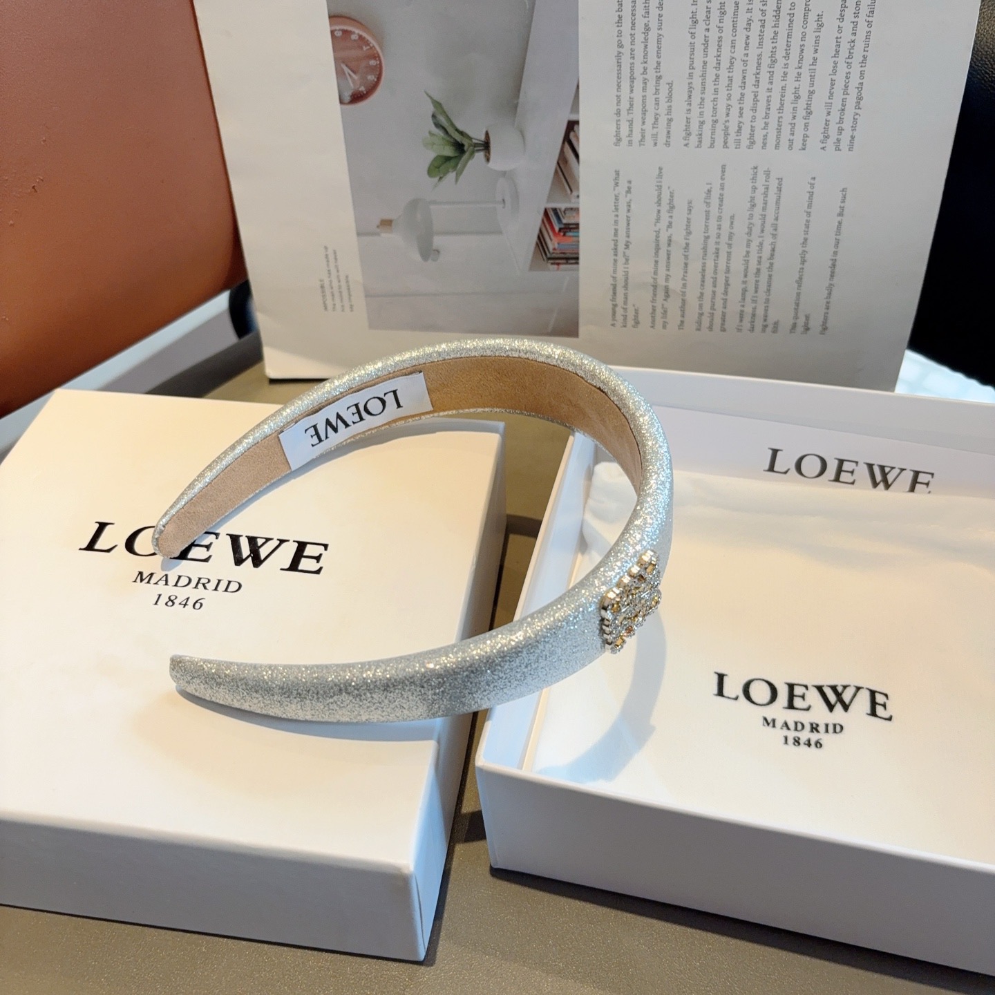 配包装 LOEWE（罗意威）新款海绵发箍💕特供面料头箍、尖端网红最新款来袭 ！ 让你的魅力绽放 清新淑女范让时尚更简单！