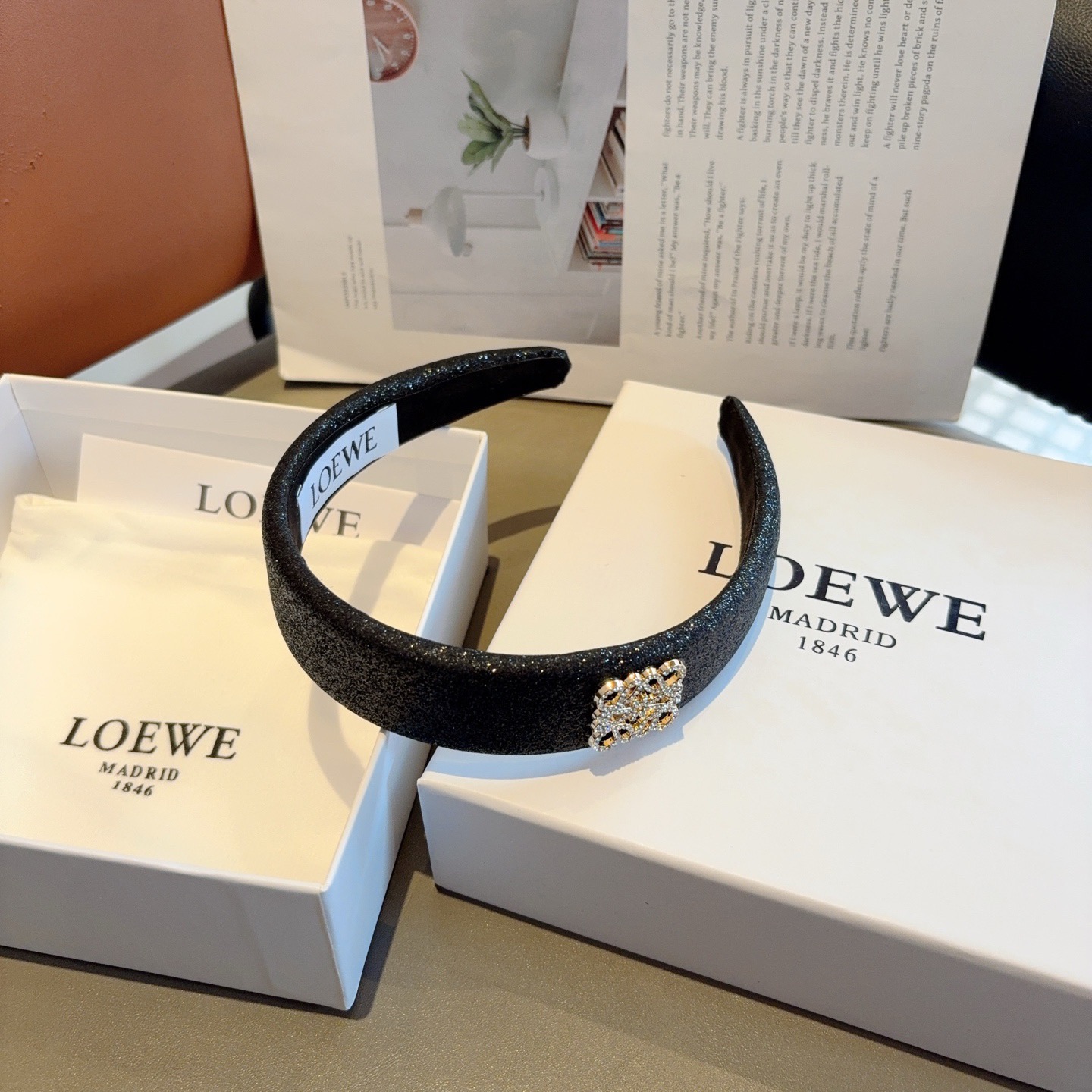 配包装 LOEWE（罗意威）新款海绵发箍💕特供面料头箍、尖端网红最新款来袭 ！ 让你的魅力绽放 清新淑女范让时尚更简单！