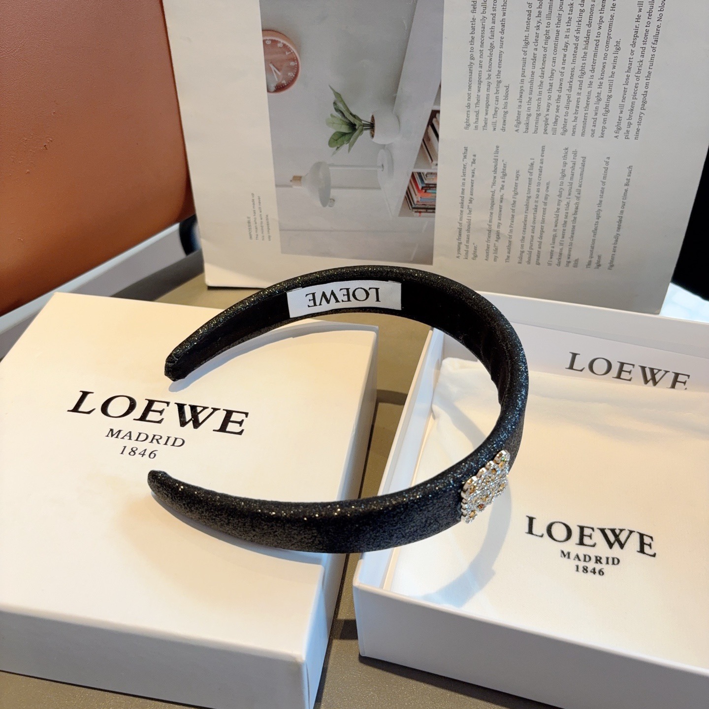 配包装 LOEWE（罗意威）新款海绵发箍💕特供面料头箍、尖端网红最新款来袭 ！ 让你的魅力绽放 清新淑女范让时尚更简单！