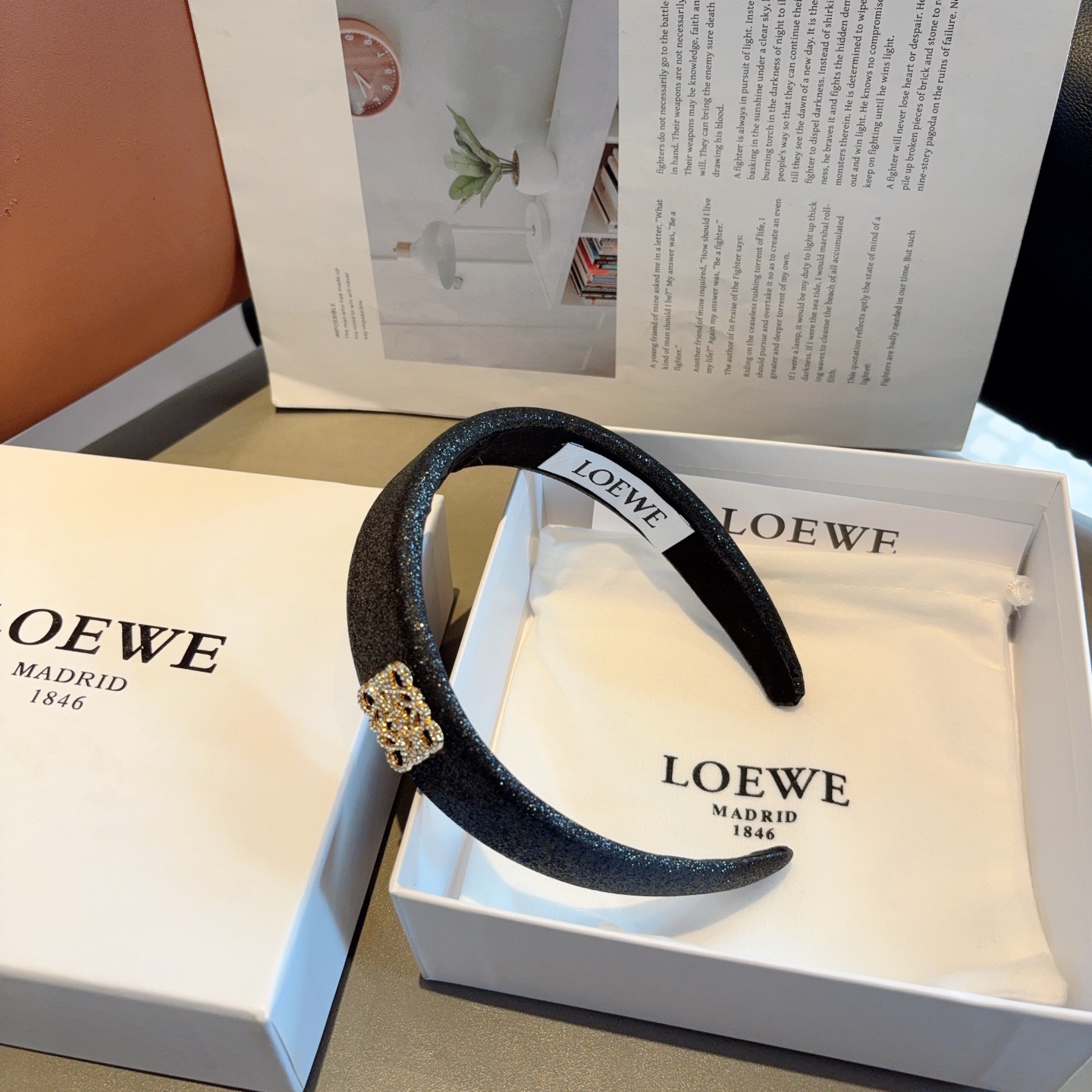 配包装 LOEWE（罗意威）新款海绵发箍💕特供面料头箍、尖端网红最新款来袭 ！ 让你的魅力绽放 清新淑女范让时尚更简单！