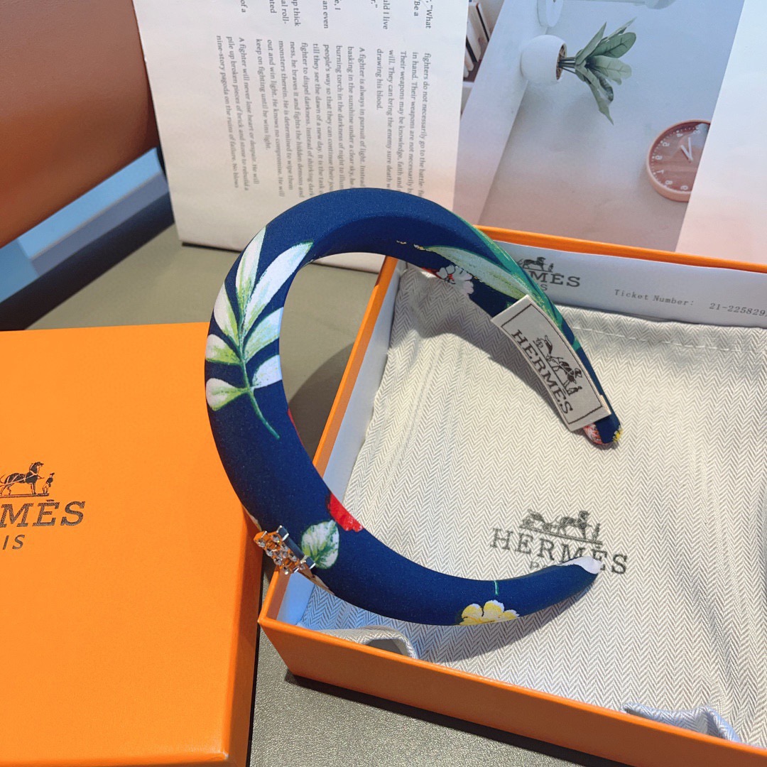 配包装 Hermes（爱马仕）  火爆定制款涂鸦发箍，网红同款  进口面料， 出口订单、细节全部实拍！特制面料非常显质感