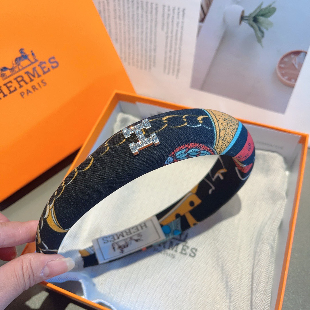 配包装 Hermes（爱马仕）  火爆定制款涂鸦发箍，网红同款  进口面料， 出口订单、细节全部实拍！特制面料非常显质感