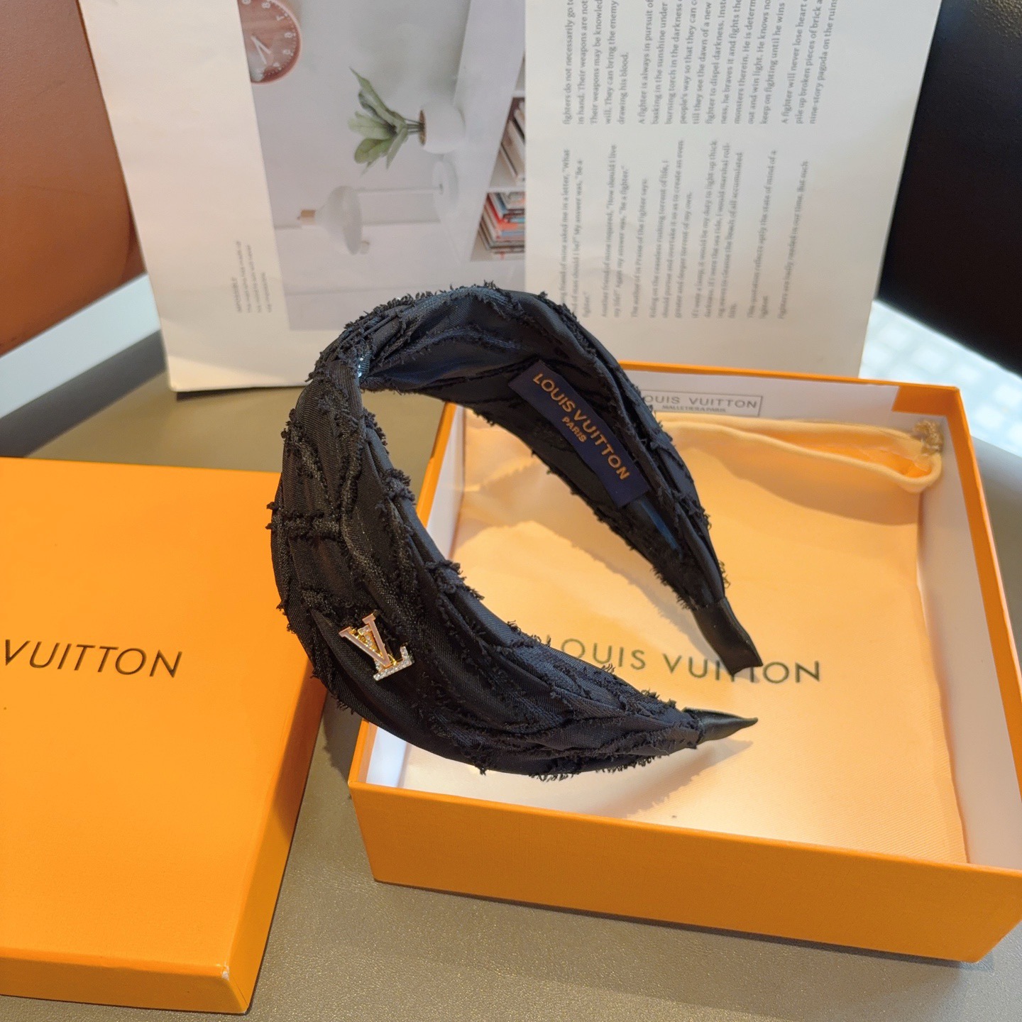 配包装 LV 路易威登 新款中间结发箍，时尚百搭宽边头箍，专柜最新款来袭💕时尚百搭，女神必入  ！
