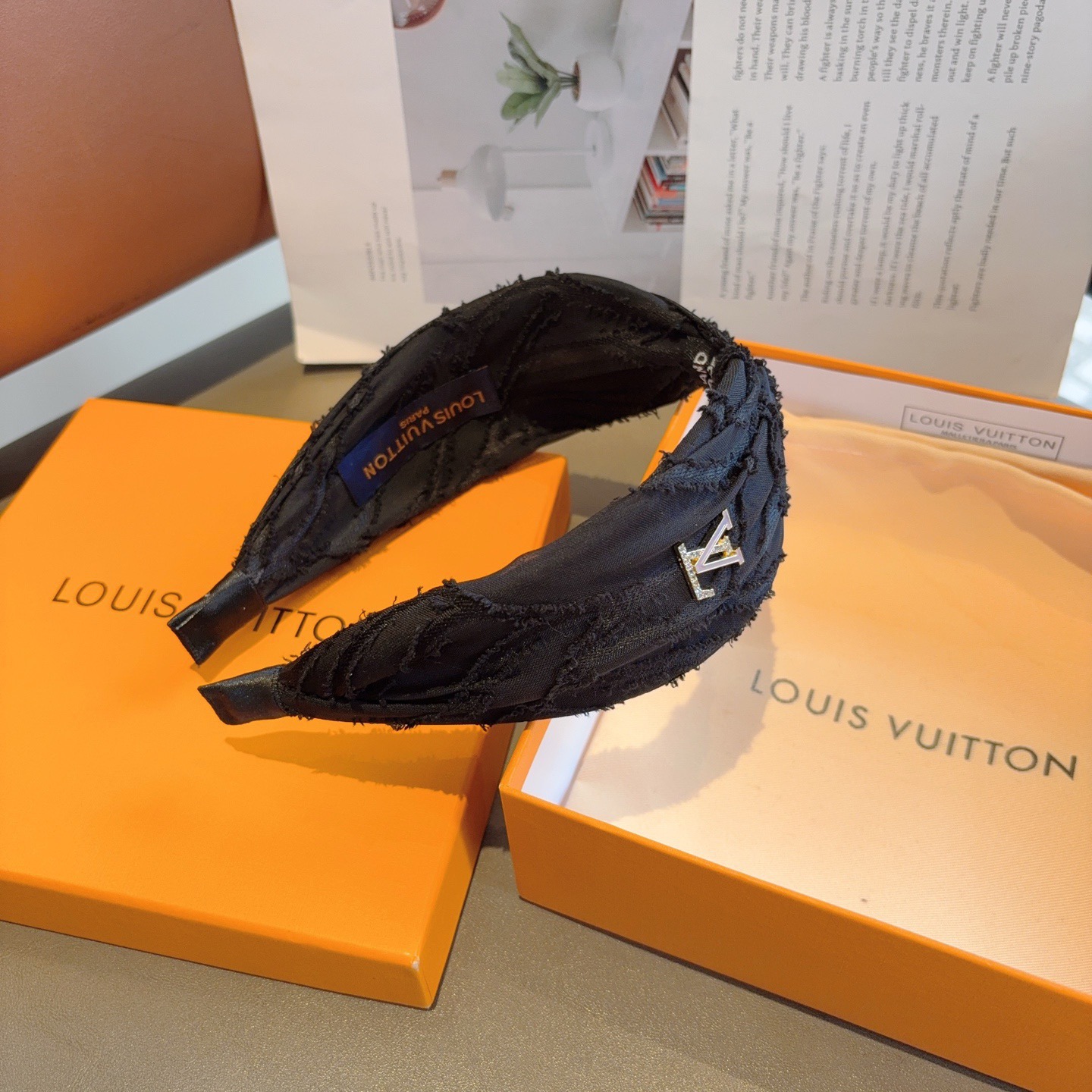 配包装 LV 路易威登 新款中间结发箍，时尚百搭宽边头箍，专柜最新款来袭💕时尚百搭，女神必入  ！