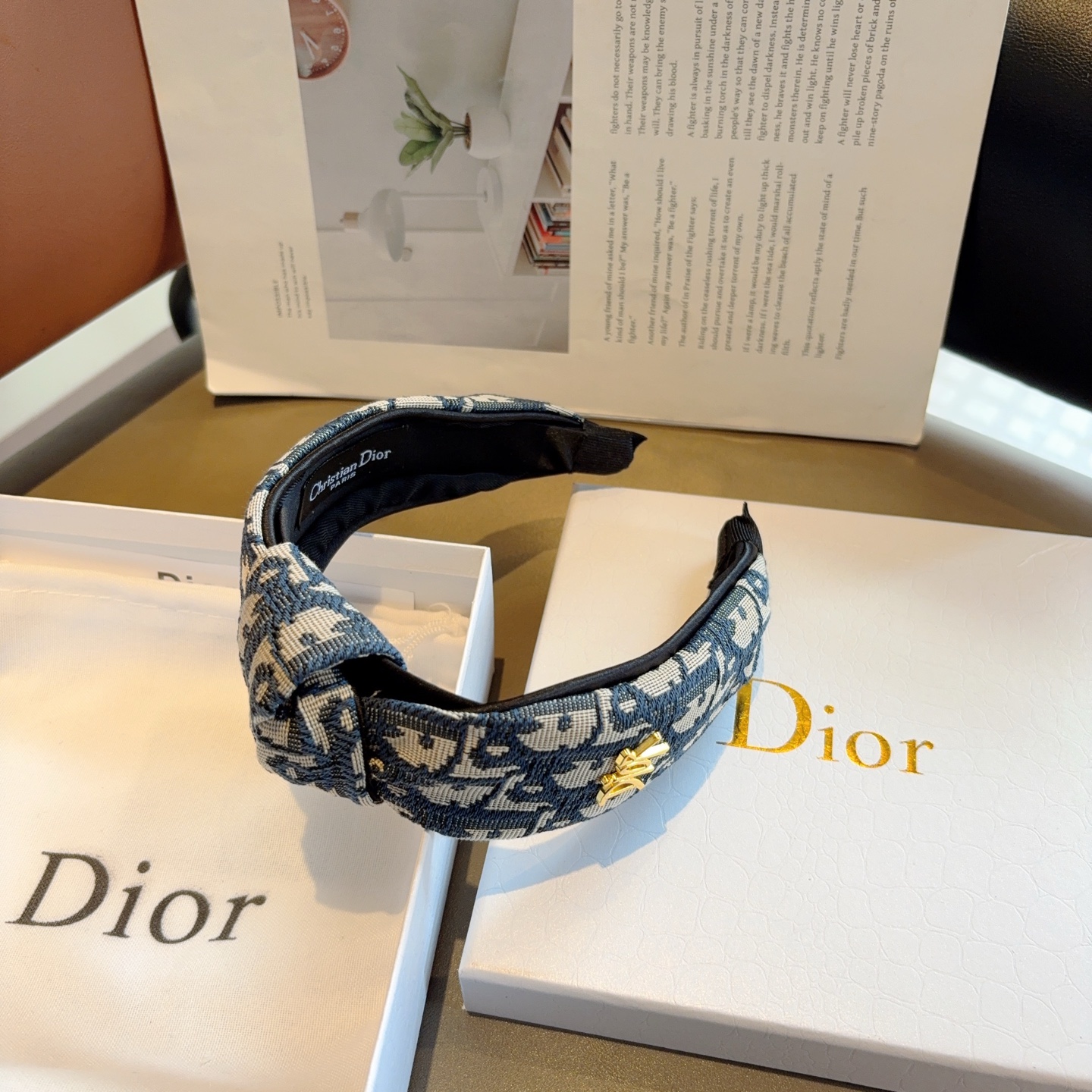 配包装 Dior（迪奥） 经典新款中间结宽版发箍,专柜原单货，让你的魅力绽放 清新淑女范让时尚更简单。
