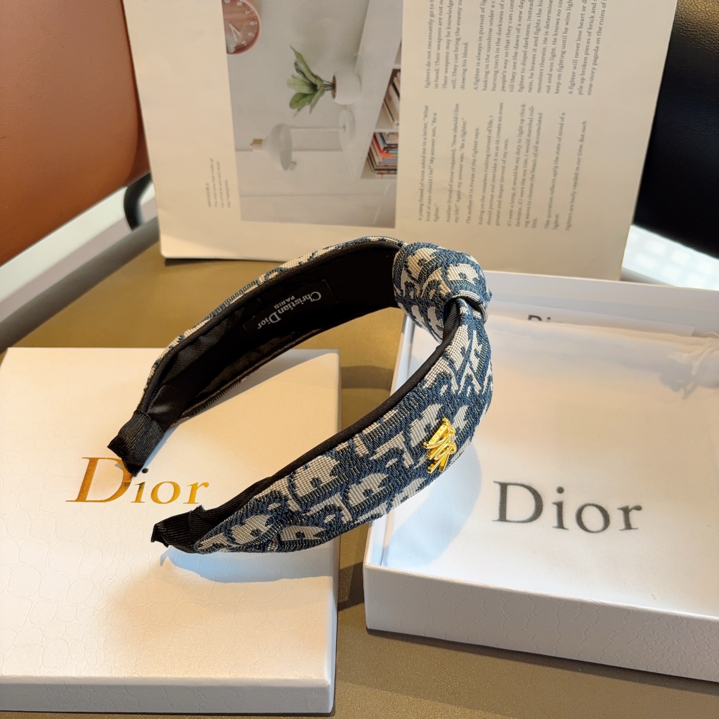 配包装 Dior（迪奥） 经典新款中间结宽版发箍,专柜原单货，让你的魅力绽放 清新淑女范让时尚更简单。
