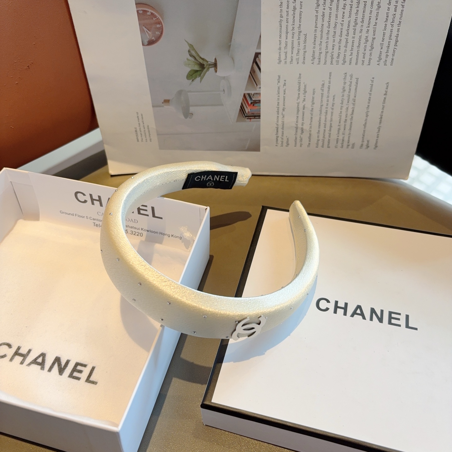 配包装 CHANEL（香奈儿）新款小香发箍，时尚巨显脸型头箍，网红爆款推荐 搭配高端双Ｃlogo ，超精致时尚百搭！