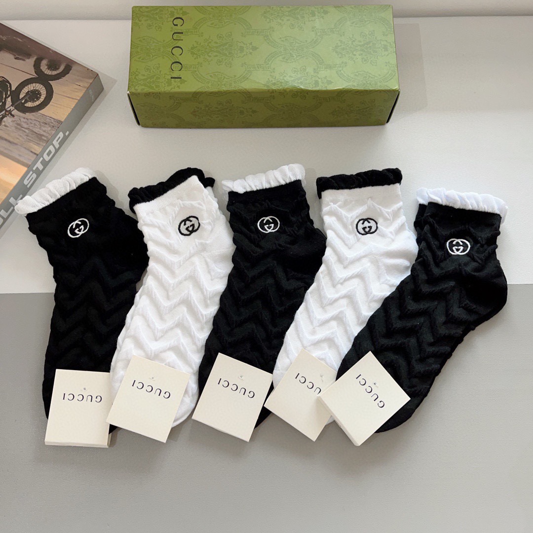 NO:766116,Comes with packaging (5 pairs in a box) Gucci (Gucci) super popular small item, embroidered socks with fungus edges, a must-have for fashionistas, hot style, mid-calf socks, personalized, fashionable and versatile!  You deserve it. Combed cotton fabric, super soft material, comfortable and breathable, fashionable and versatile socks, stockings, socks, gucci, socks19860909配包装（一盒5双） Gucci（古奇） 超火爆小单品,木耳边刺绣袜子 潮人必备 爆款,中筒袜,个性时尚百搭款,！你值得拥有哦精梳棉面料,超柔软材质,舒适透气,时尚百搭款 袜子,丝袜,袜子,gucci,socks,accessory