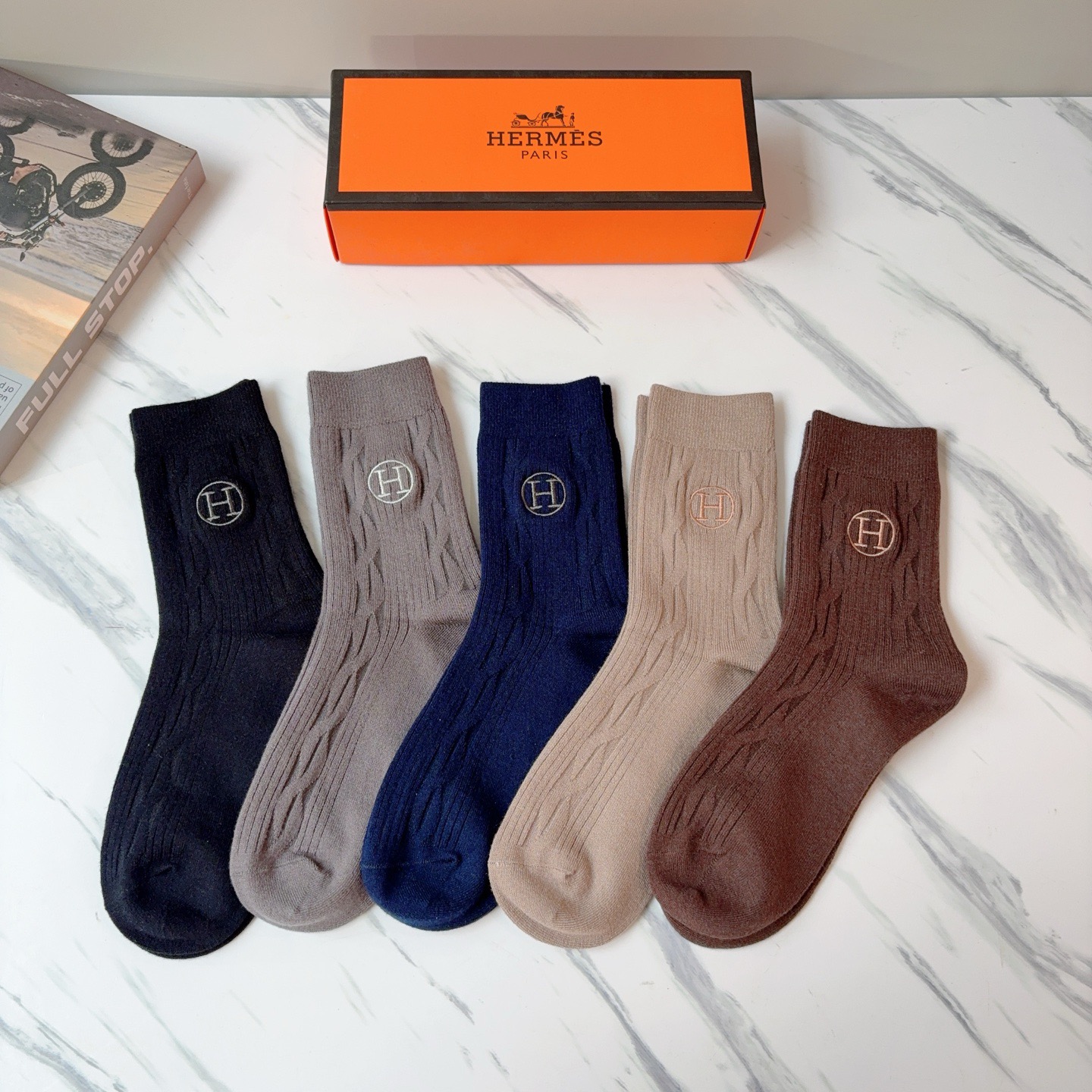 NO:766305,Comes with packaging [5 pairs in a box] HERMES high version embroidered cashmere stockings, a must-have for fashionistas, stockings purchased from fashion counters, super easy to match!  socks, stockings, socks, hermes, hermes, socks19860909配包装【一盒5双】 HERMES（爱马仕）高版本刺绣羊绒长筒袜子潮人必不可少的时尚专柜代购长筒袜子 ,超级好搭配！袜子,丝袜,袜子,hermes,hermes,socks,accessory