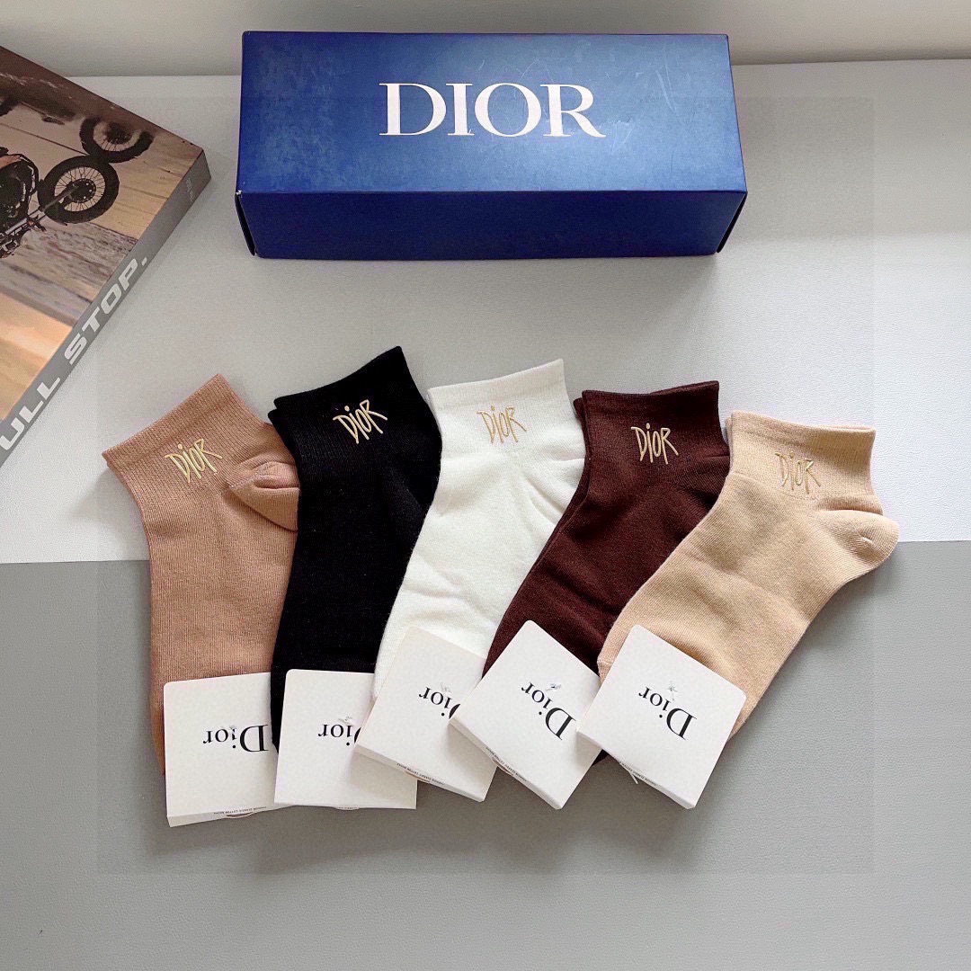 NO:766241,Comes with packaging (5 pairs in a box) Dior's new hot-stamped lettered ruffled calf socks!  Hot style letter counter synchronized mid-calf socks, big brands out on the street, fashionable people must have super matching socks, stockings, socks, dior, dior, socks19860909配包装（一盒5双） Dior 迪奥 新款烫印字母罗口小腿袜子！爆款字母专柜同步中筒袜,大牌出街,潮人必备超好搭袜子,丝袜,袜子,dior,dior,socks,accessory