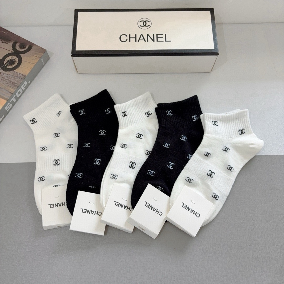 NO:766265,Comes with packaging (5 pairs in a box) CHANEL Chanel classic boat socks, high version, made of pure cotton, soft material, instant sale on ordinary goods in the market, classic double C pattern logo, counters synchronized with big-name socks on the street, a must-have for fashionistas, super easy to match socks, stockings, socks, chanel, chanel, socks19860909配包装（一盒5双） CHANEL 香奈儿经典船袜高版本纯棉材质柔软,秒杀市场普通货,经典的双C图案logo,专柜同步袜子大牌出街,潮人必备,超好搭袜子,丝袜,袜子,chanel,chanel,socks,accessory