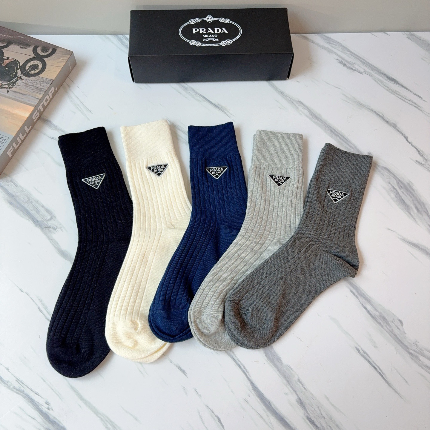 NO:766276,Comes with packaging (5 pairs in a box) PRADA new classic logo embroidered cashmere stockings!  Counter synchronized socks, big brands out on the street, fashionable people must have super easy to match socks, stockings, socks, prada, prada, socks19860909配包装（一盒5双） PRADA 普拉达 新款经典logo刺绣羊绒长筒袜子！专柜同步袜子,大牌出街,潮人必备超好搭袜子,丝袜,袜子,prada,prada,socks,accessory