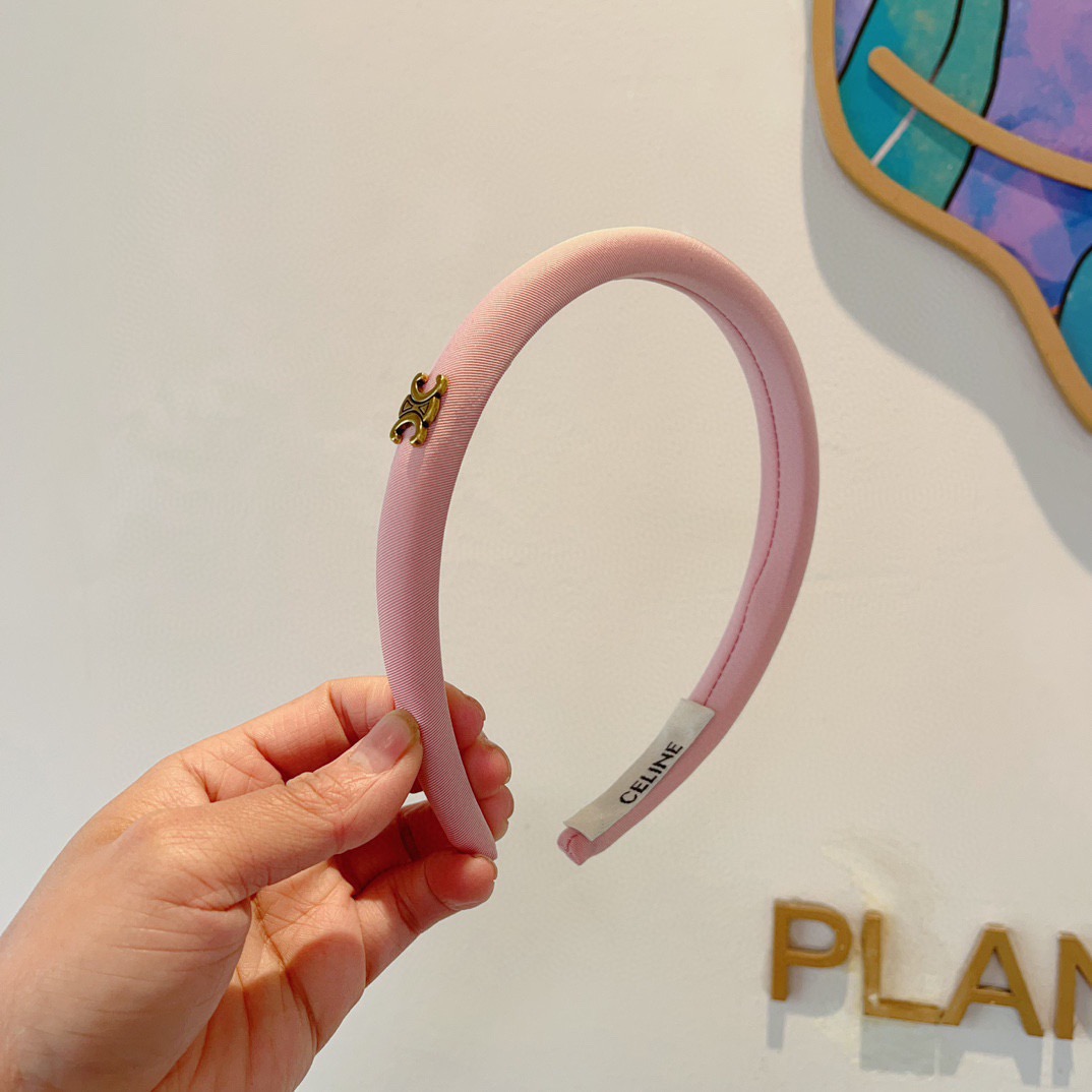 NO:941328,Comes with packaging, CELINE’s internet celebrity hot model, comfortable and stress-free to wear, a must-have for styling!  Very fashionable and versatile!  A must-have for goddesses!  Celebrity style. Hairpins, hairpins, celine, celine, hairpins19860909配包装 CELINE（赛琳）网红爆款,佩戴舒适无压力,造型搭配必备！非常时尚百搭！女神必备！名媛范儿.发夹,发夹,celine,celine,hairpins,accessory