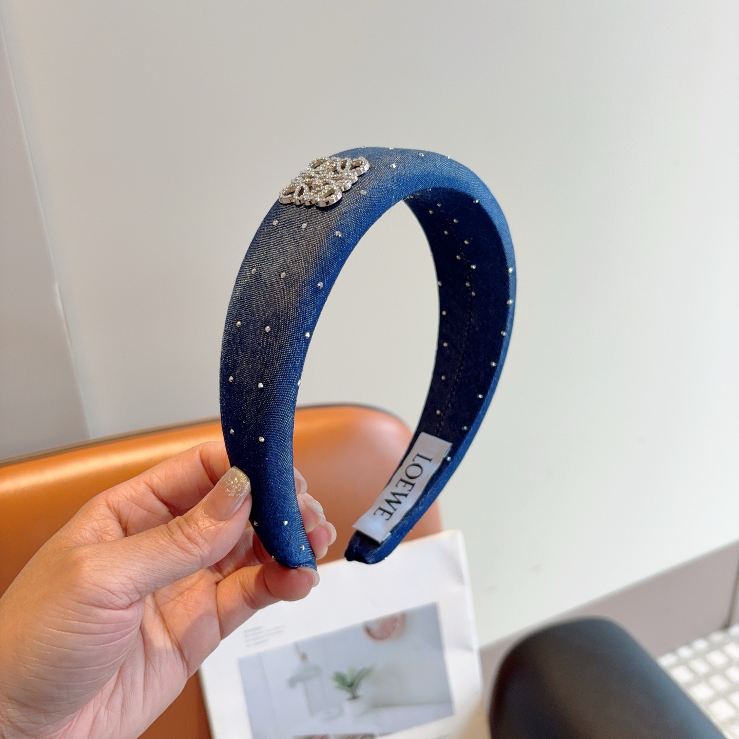 NO:941152,With packaging, LOEWE's new sponge headbands are specially supplied with fabric headbands, and the latest styles from top internet celebrities are coming!  Let your charm bloom. Fresh and ladylike style makes fashion simpler!  hairpins,hairpins,loewe,loewe,hairpins19860909配包装 LOEWE（罗意威）新款海绵发箍特供面料头箍、尖端网红最新款来袭 ！ 让你的魅力绽放 清新淑女范让时尚更简单！发夹,发夹,loewe,loewe,hairpins,accessory