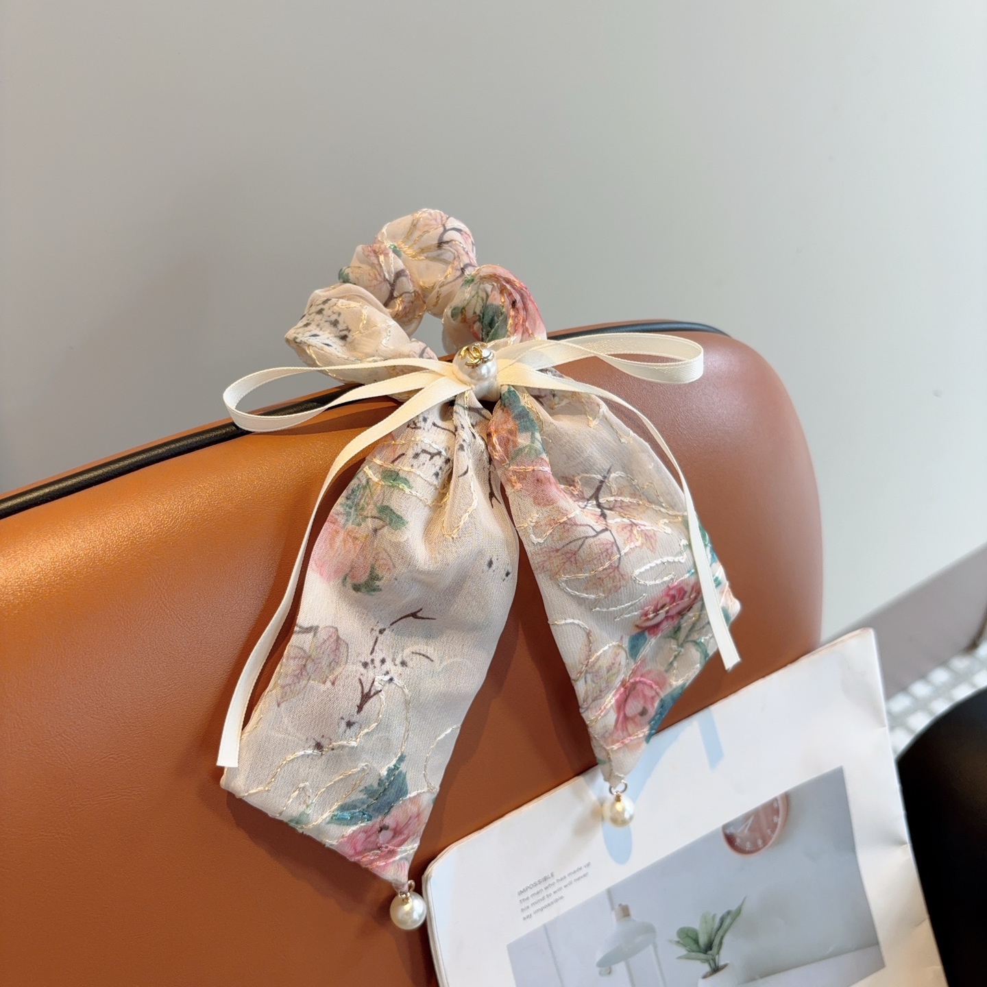 NO:895180,Comes with packaging CHANEL Chanel retro embroidered ponytail hair tie, butterfly colon ring, high-end Korean style small fragrant style rubber band, classic flower design!  hairpins,hairpins,chanel,chanel,hairpins19860909配包装 CHANEL 香奈儿复古刺绣马尾发圈 蝴蝶结肠圈,高档韩版小香风皮筋,经典花型设计！发夹,发夹,chanel,chanel,hairpins,accessory