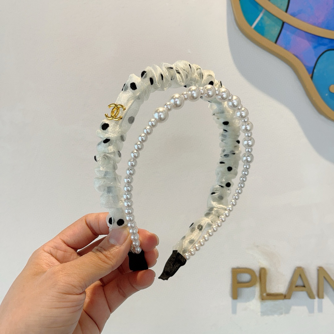 NO:895200,Comes with packaging CHANEL Chanel Internet celebrity new headband, fashionable lace pearl headband, the latest arrival at the counter, fashionable and versatile, a must-have for goddesses!  hairpins,hairpins,chanel,chanel,hairpins19860909配包装 CHANEL 香奈儿 网红新款发箍,时尚蕾丝珍珠头箍,专柜最新款来袭时尚百搭,女神必入 ！发夹,发夹,chanel,chanel,hairpins,accessory